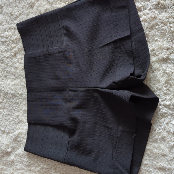 Black bottoms - Picture 3 of 3